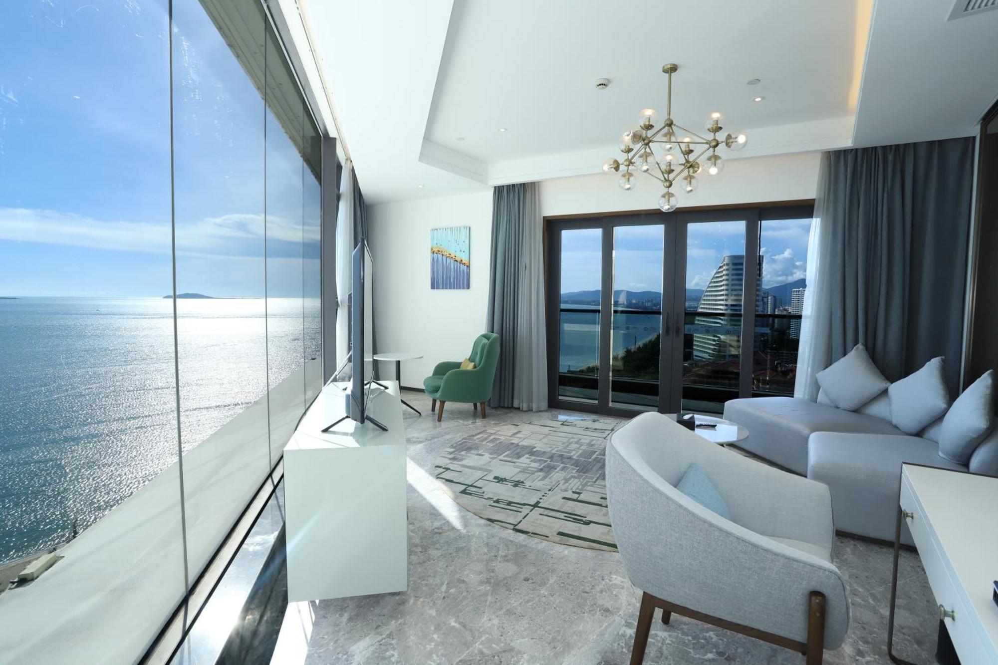 Rock Platinum Sea View Hotel Sanya Exterior photo